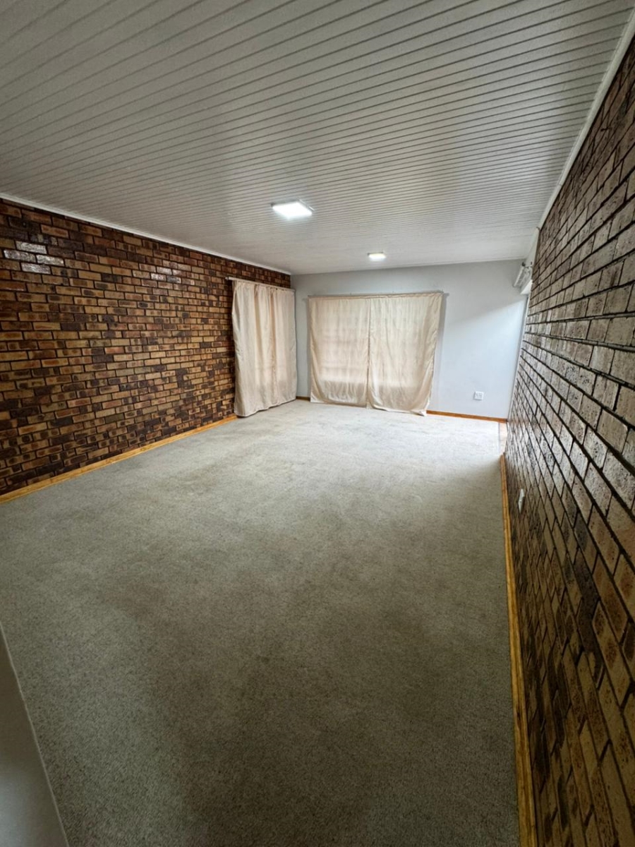 To Let 4 Bedroom Property for Rent in La Provance Free State